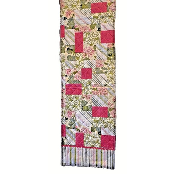 Vintage COUNTRY LIVING Quilted Table Runner 100% Cotton Pink Green Geraniums - Picture 10 of 10
